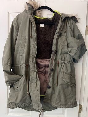 GAP Olive Fur Trim Green Parka with Neon Yellow  Interior Trim